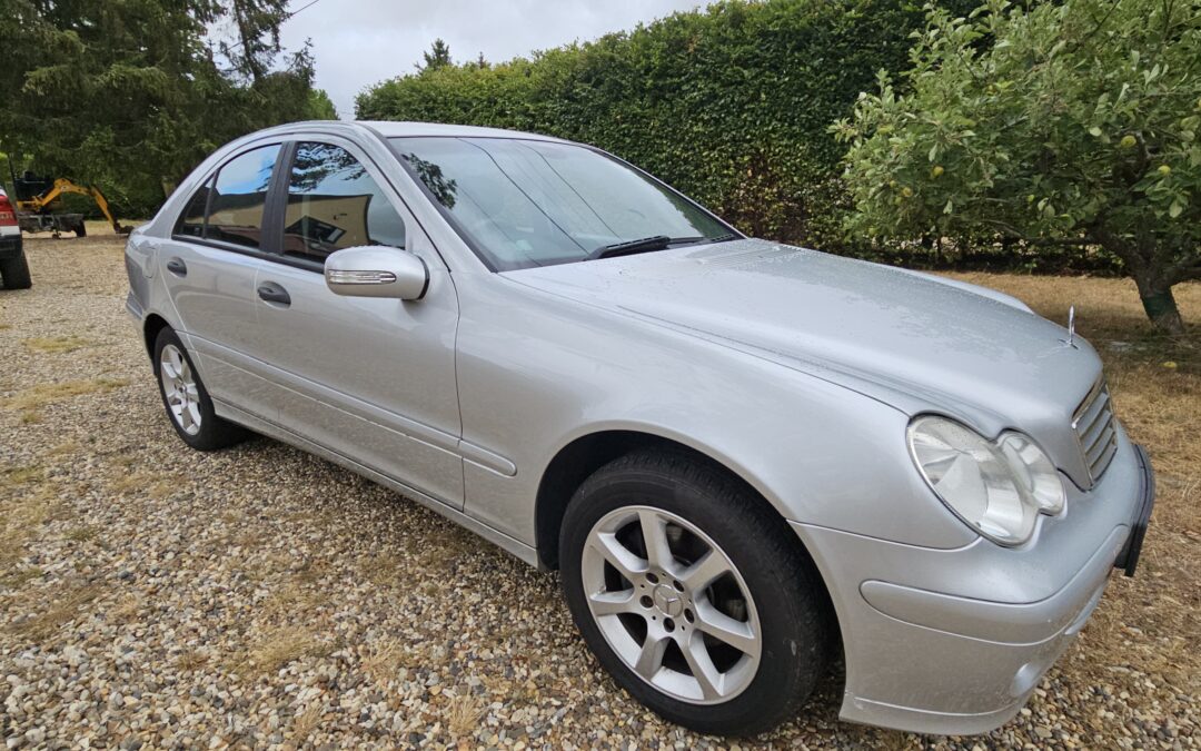 MERCEDES-BENZ C CLASS SALOON C180K Classic SE 4dr petrol, Automatic, 2007 143BHP, 119,400 miles. Three owners from new. Massive documented service history. £2,495